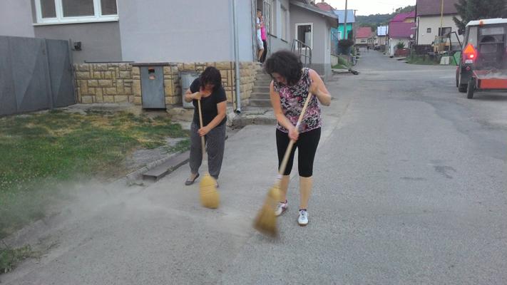 Fotogaléria Pred hodami treba pozametať (5) Pred hodami treba pozametať